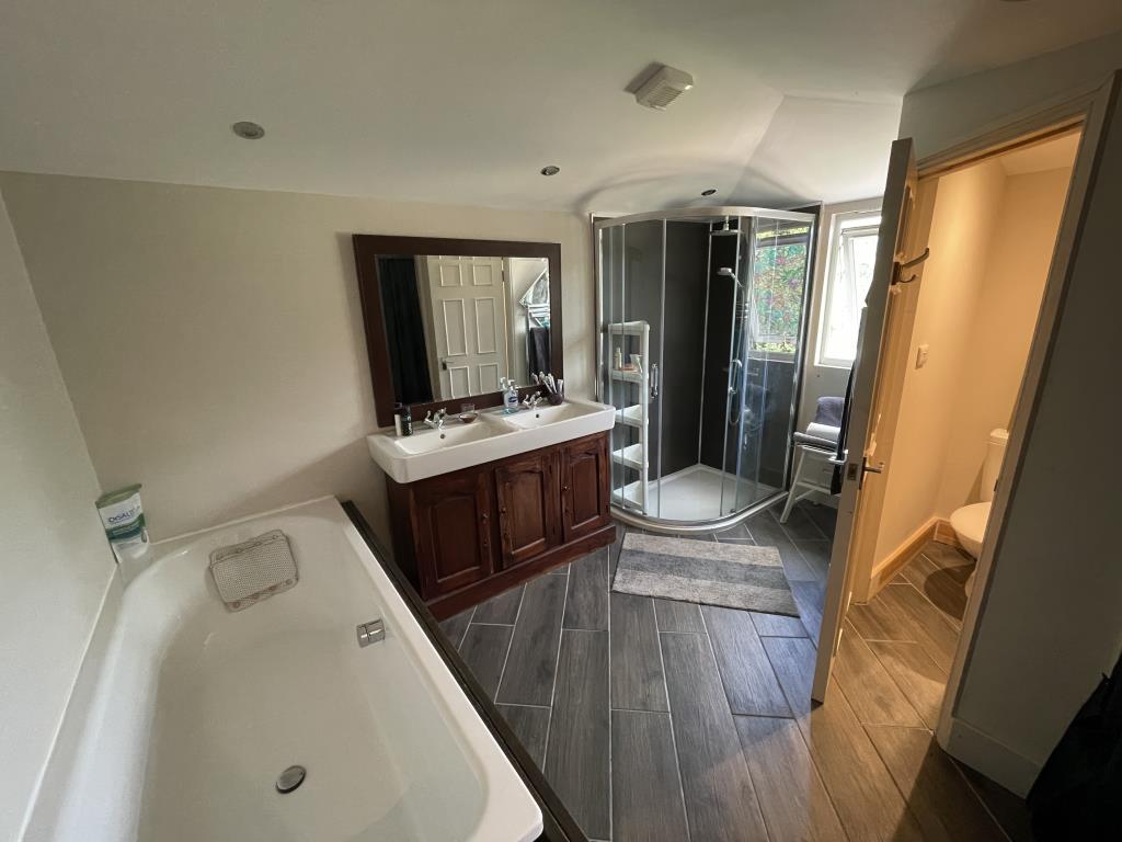 Lot: 76 - SEMI-DETACHED HOUSE FOR IMPROVEMENT - Loft bathroom off bedroom